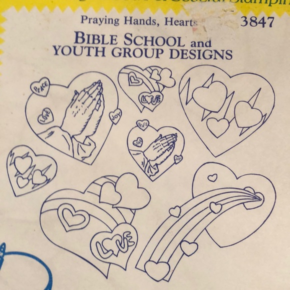 NWT Embroidery Hoop and Heart and praying hands design transfers - Picture 4 of 16